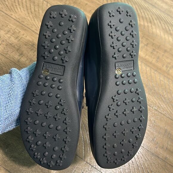 Strictly Comfort Leather navy blue loafer shoes size 7 wide - Picture 6 of 8